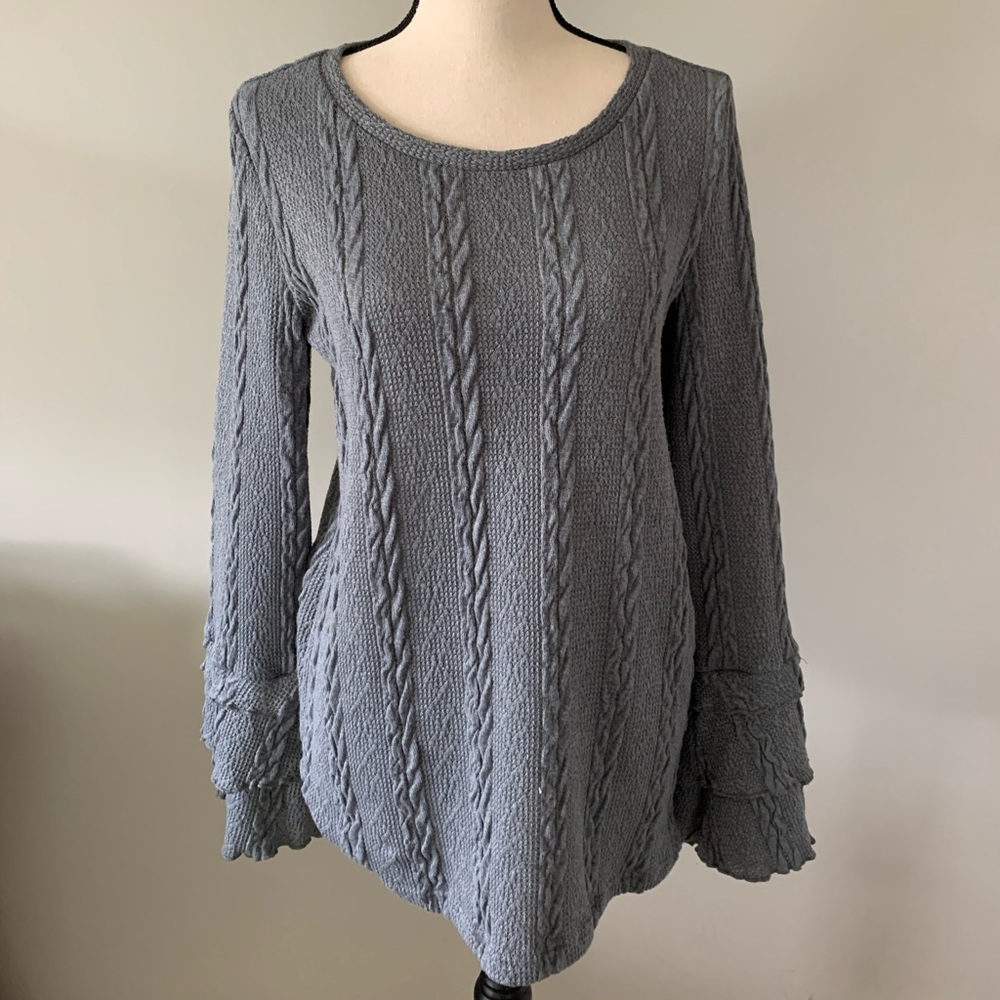 Doe & Rae | Gray Bell Sleeve Sweater Large